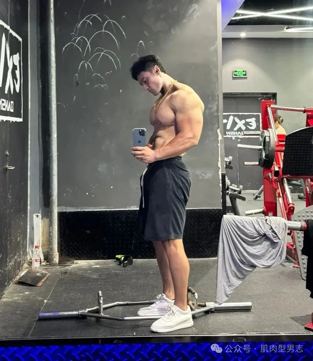 直男教练张佳尔的瓜都吃了吗？全见版写真已疯传....