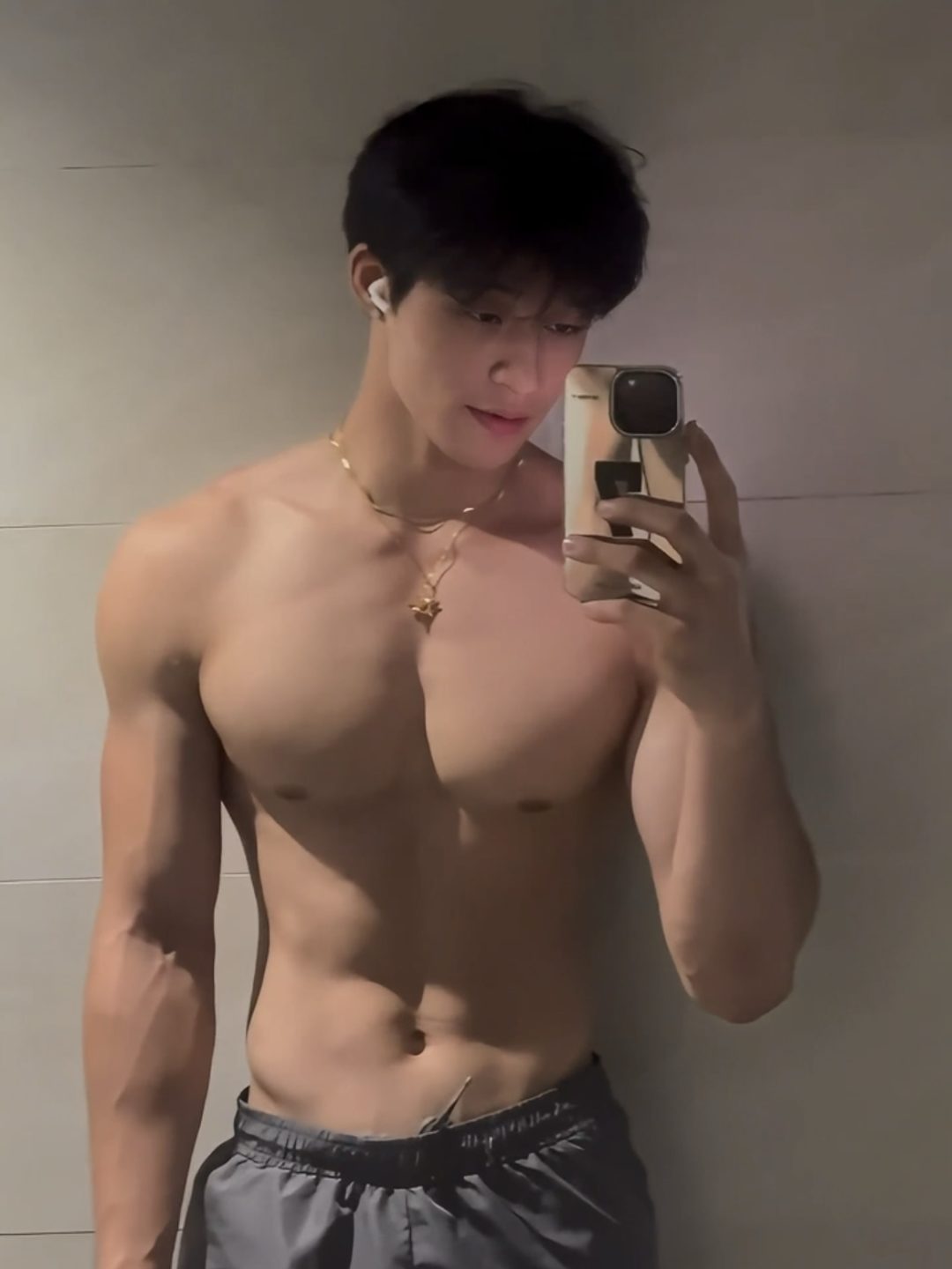 “码农”肌肉大哥哥湿身秀，你敢看吗？
