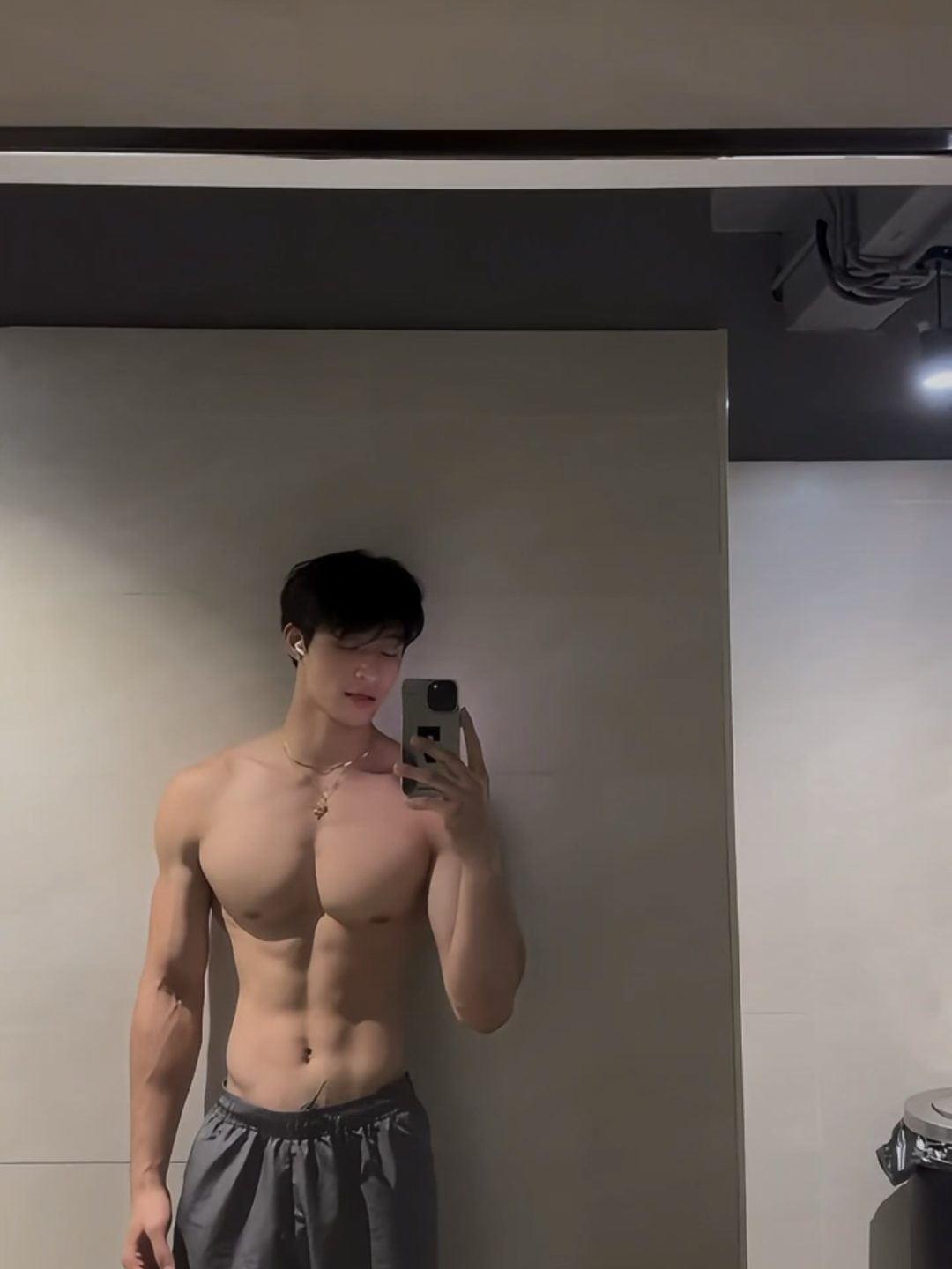 “码农”肌肉大哥哥湿身秀，你敢看吗？