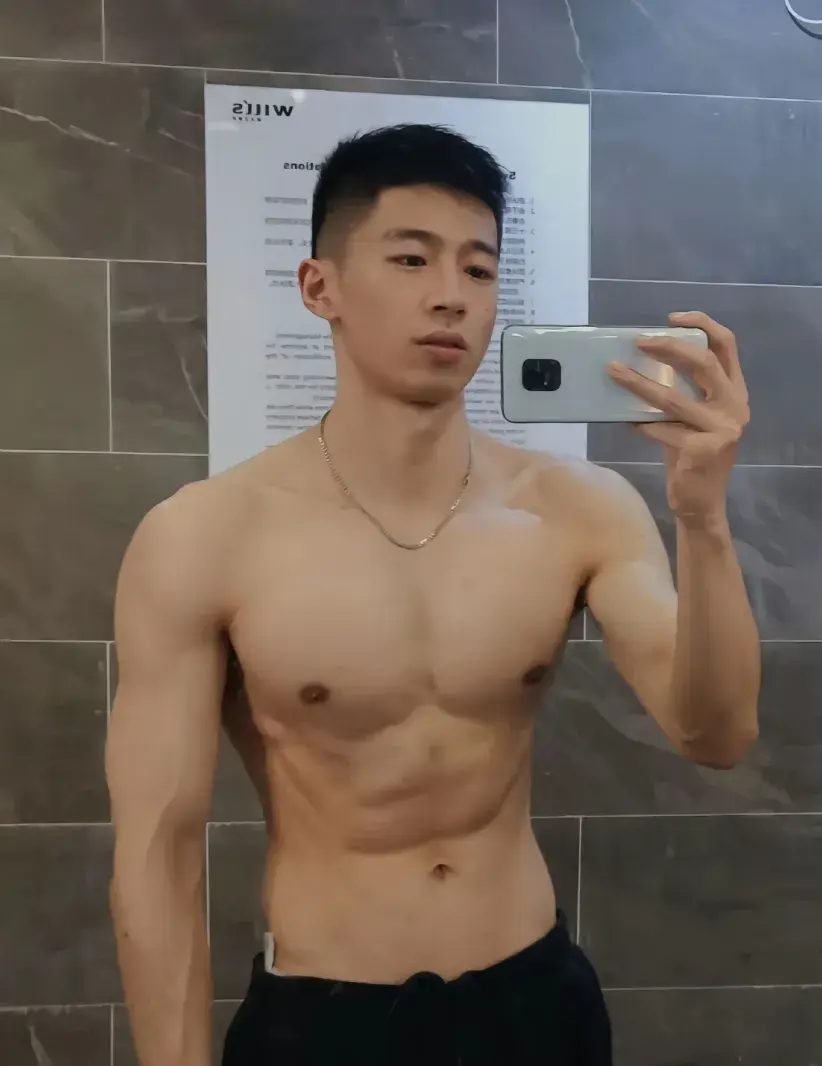 185cm 泳池黑皮寸头小哥，阳刚之气十足 