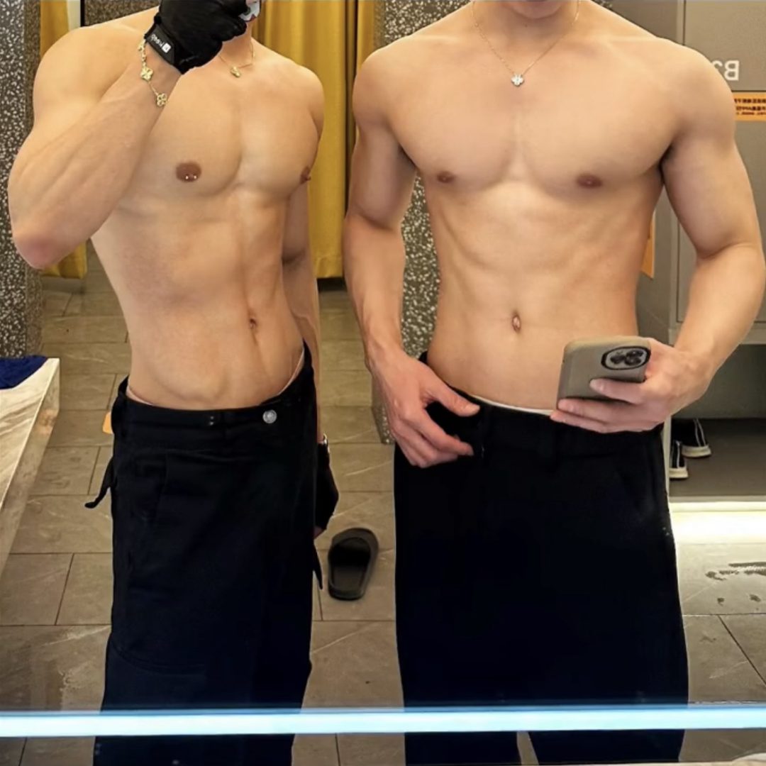  肌肉男模打乳钉的秘密，天使面孔私下很放开 
