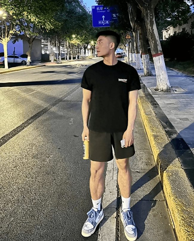 182cm 东北寸头爷们，想被他调教吗？