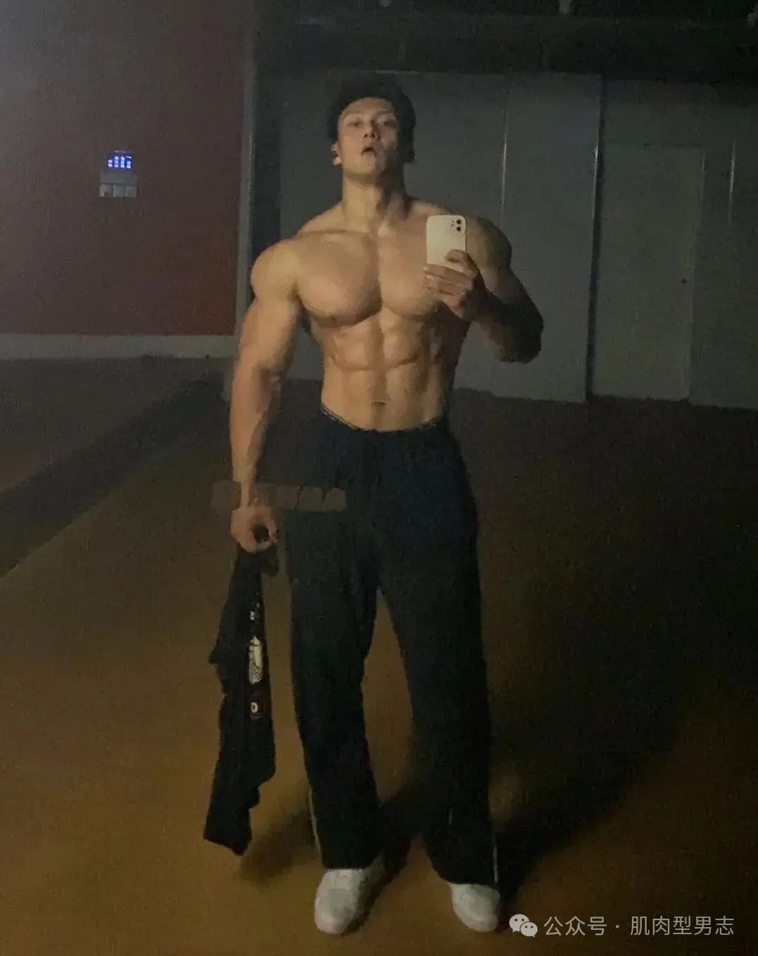 直男教练张佳尔的瓜都吃了吗？全见版写真已疯传....