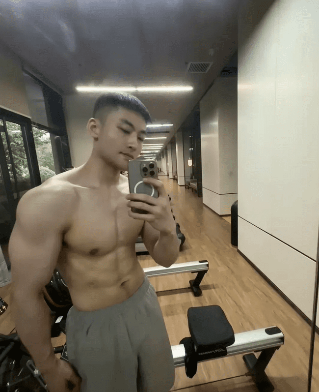182cm 东北寸头爷们，想被他调教吗？