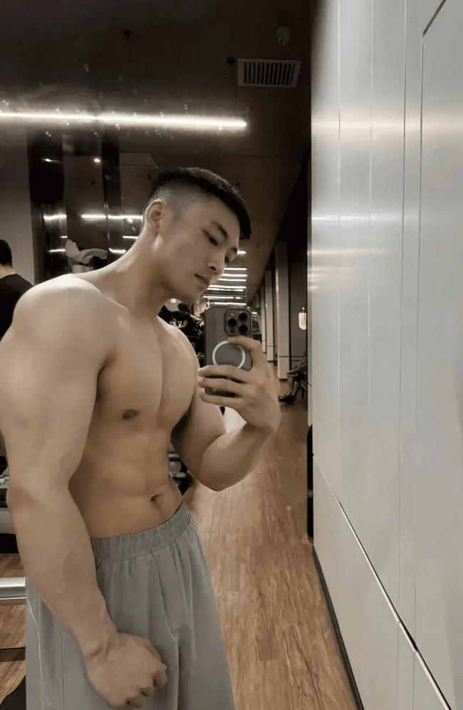 182cm 东北寸头爷们，想被他调教吗？