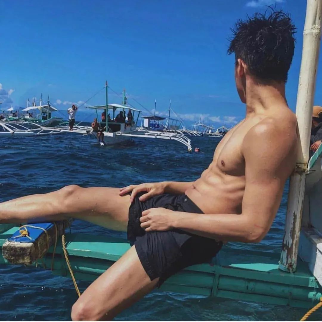 186cm 体育生，室内室外同时拍大片！