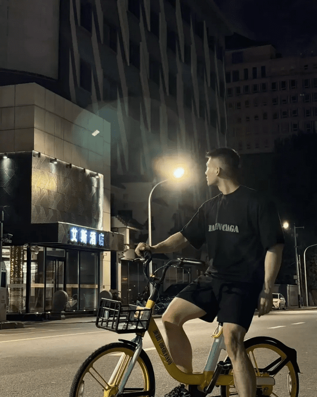 182cm 东北寸头爷们，想被他调教吗？