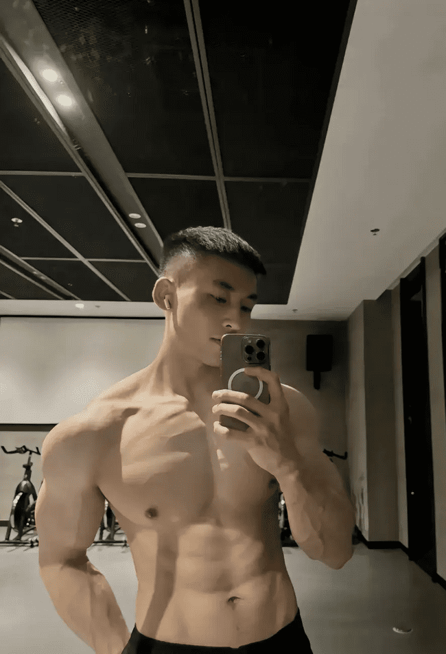 182cm 东北寸头爷们，想被他调教吗？