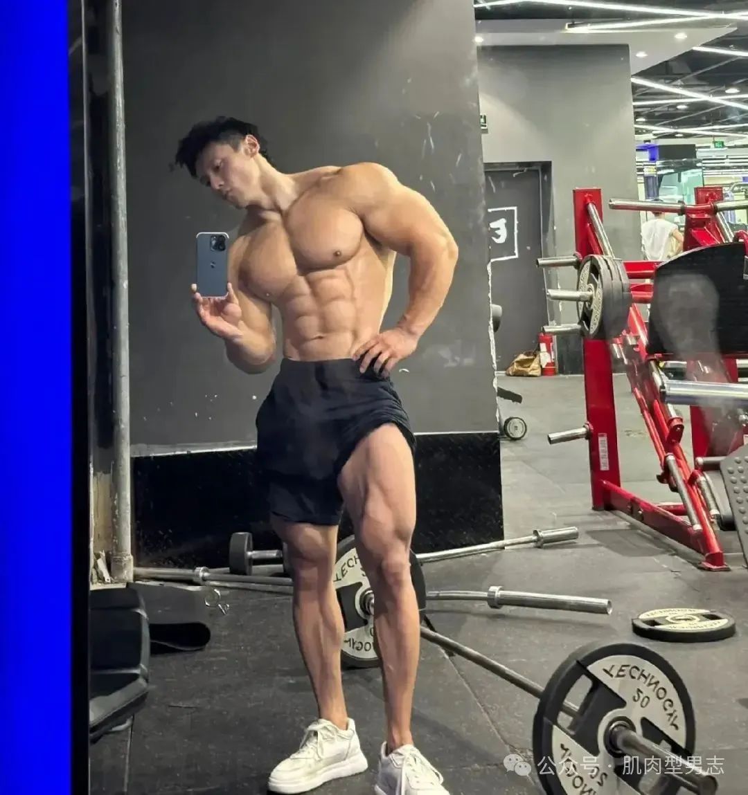 直男教练张佳尔的瓜都吃了吗？全见版写真已疯传....