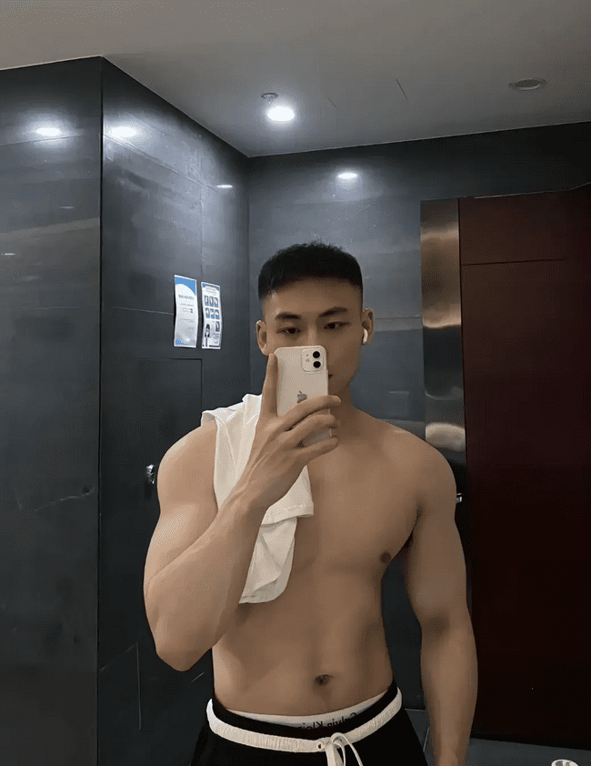 182cm 东北寸头爷们，想被他调教吗？
