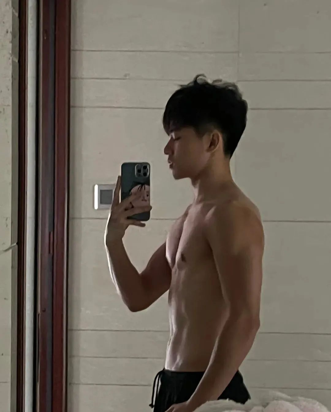 篮球体育生走红，运动少年感十足