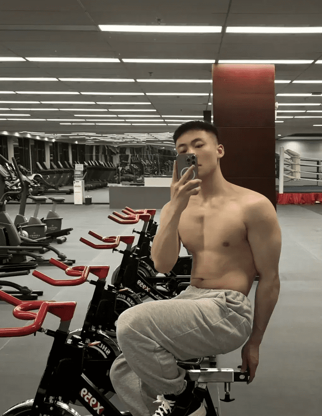 182cm 东北寸头爷们，想被他调教吗？