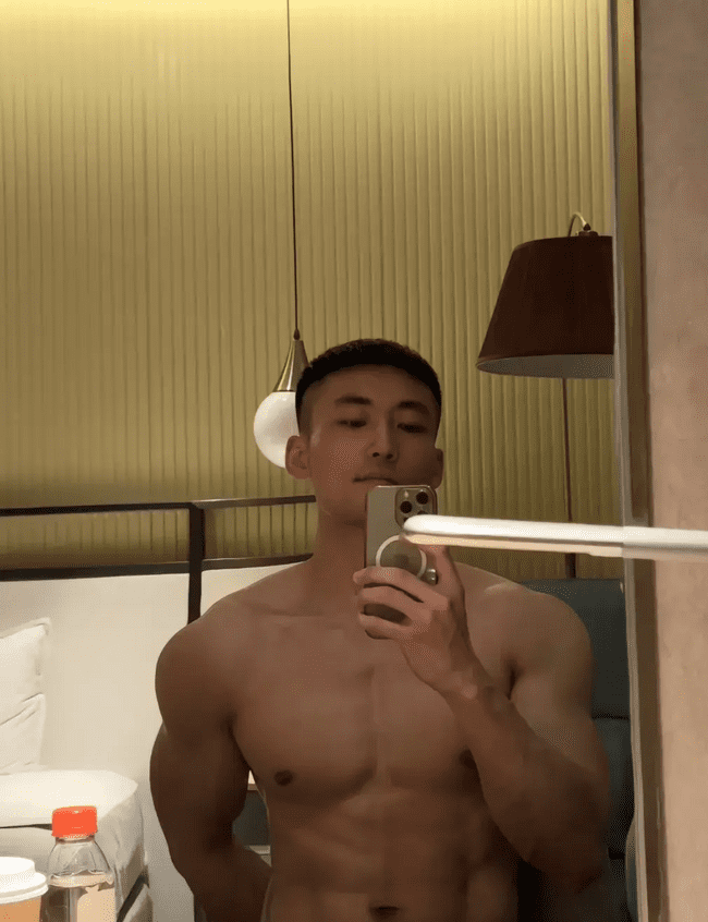 182cm 东北寸头爷们，想被他调教吗？