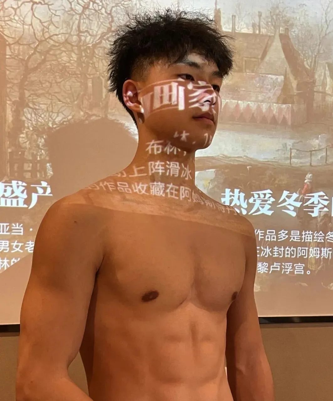 00 后肌肉男模在酒店释放自己，帅气的小狼狗 