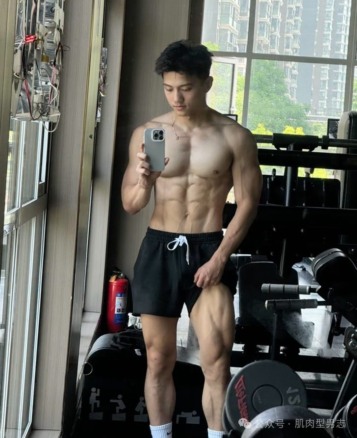 抖音小哥酷似宁泽涛走红，网友：老公我可以