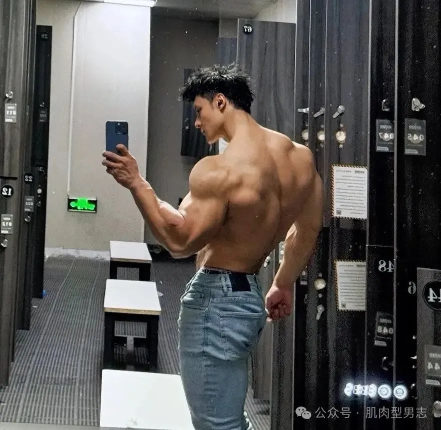 直男教练张佳尔的瓜都吃了吗？全见版写真已疯传....