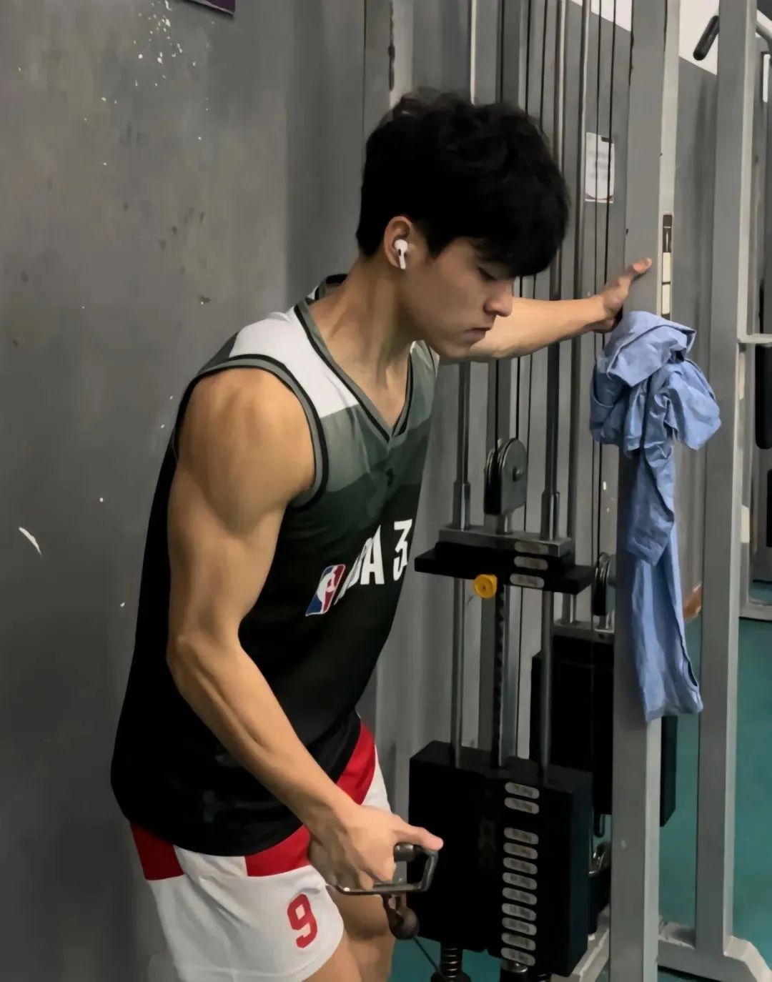 篮球体育生走红,运动少年感十足 篮球体育生走红,运动少年感十足