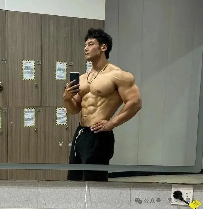 直男教练张佳尔的瓜都吃了吗？全见版写真已疯传....