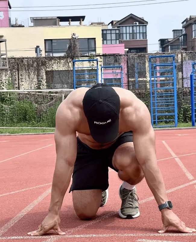 187cm 健身猛男，八块腹肌 + 胸毛性感汉子 