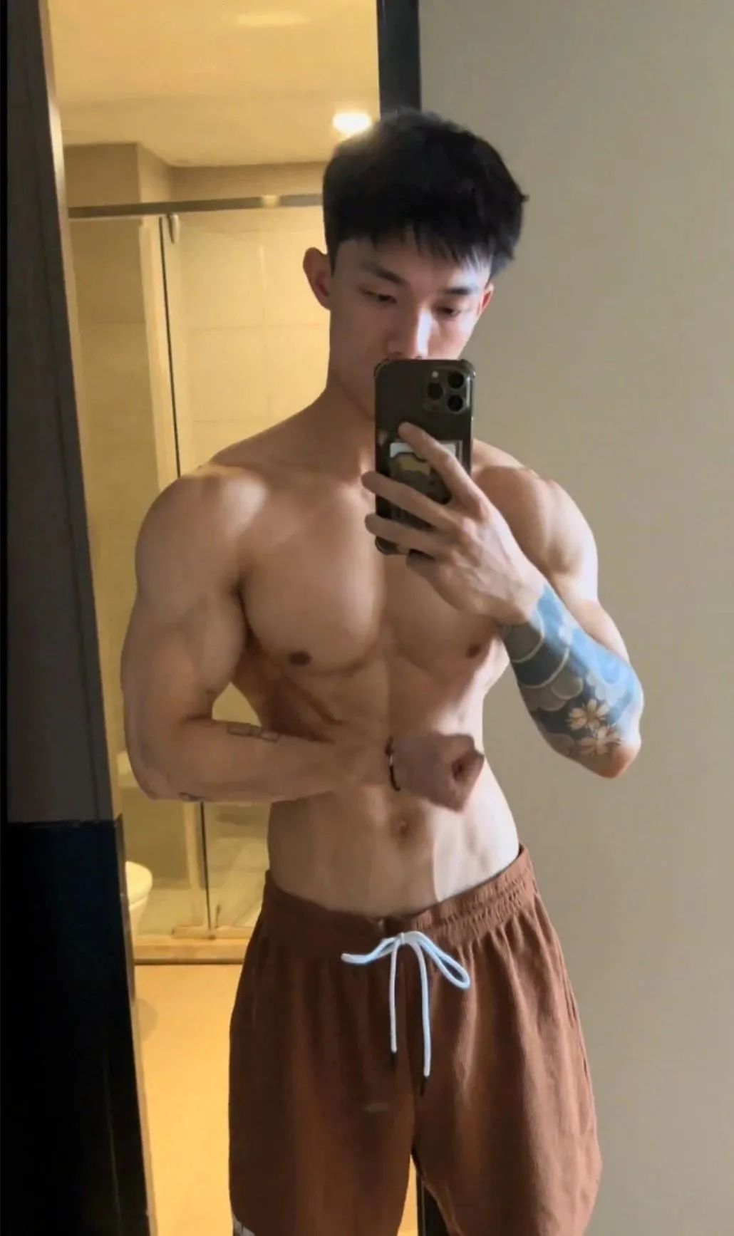 肌肉私教男菩萨，182cm 私底下竟然这样