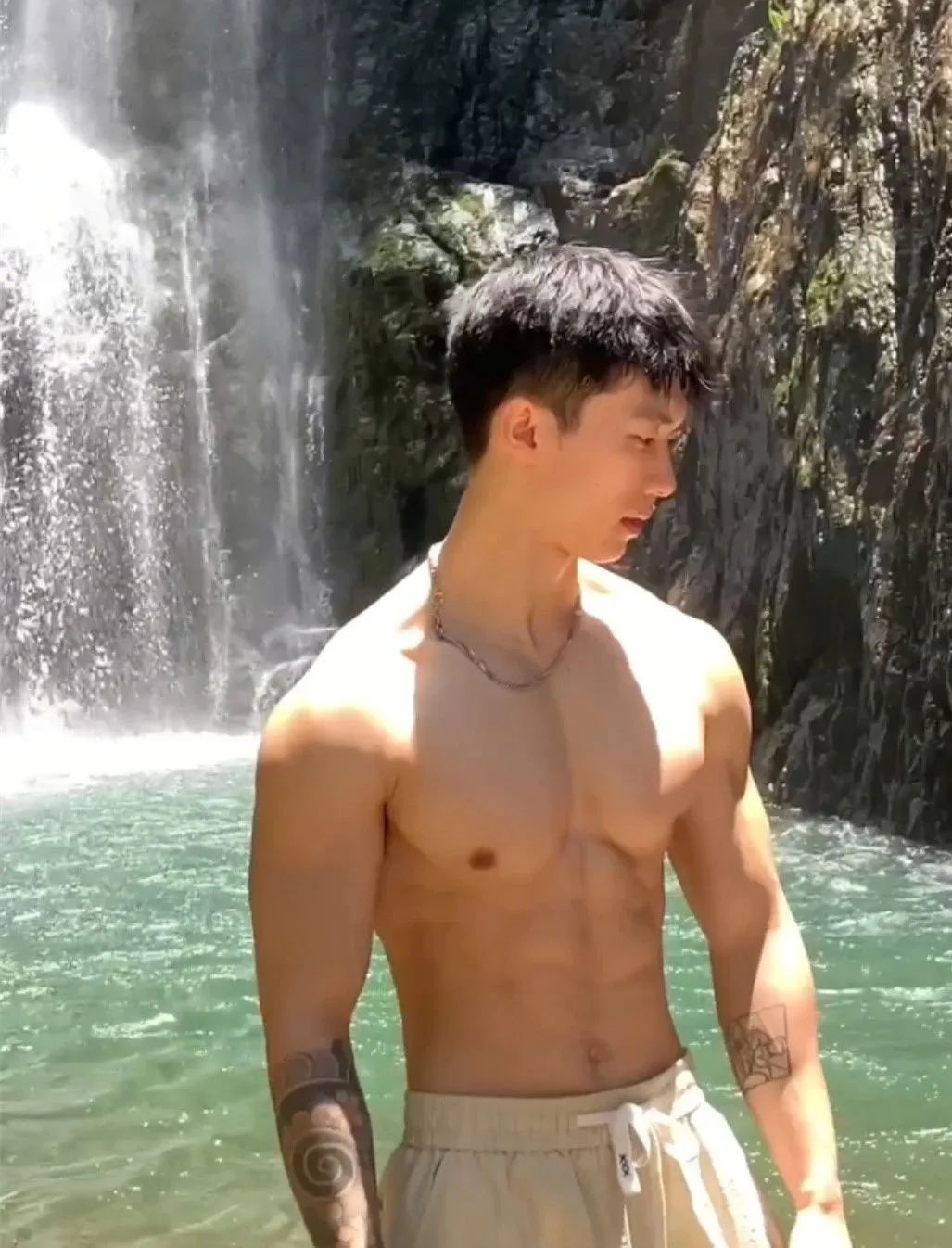 肌肉私教男菩萨，182cm 私底下竟然这样