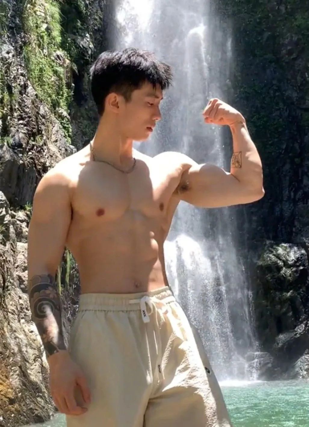 肌肉私教男菩萨，182cm 私底下竟然这样