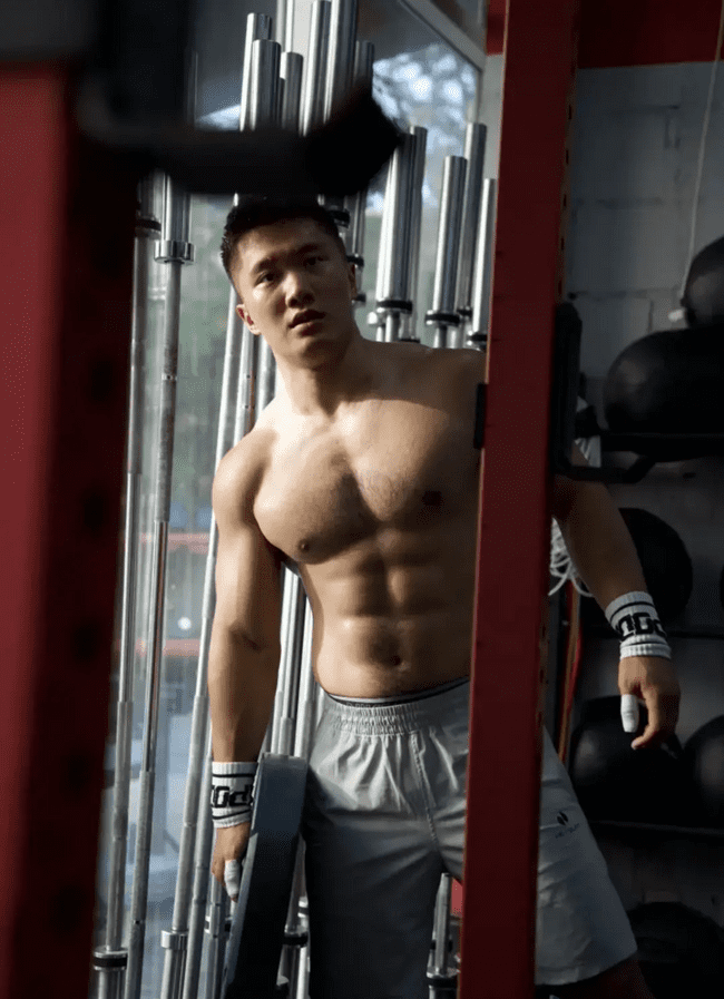 187cm 健身猛男，八块腹肌 + 胸毛性感汉子 
