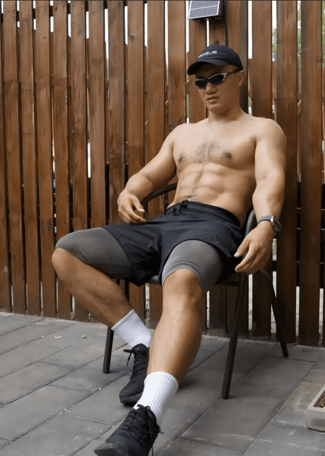187cm 健身猛男，八块腹肌 + 胸毛性感汉子 