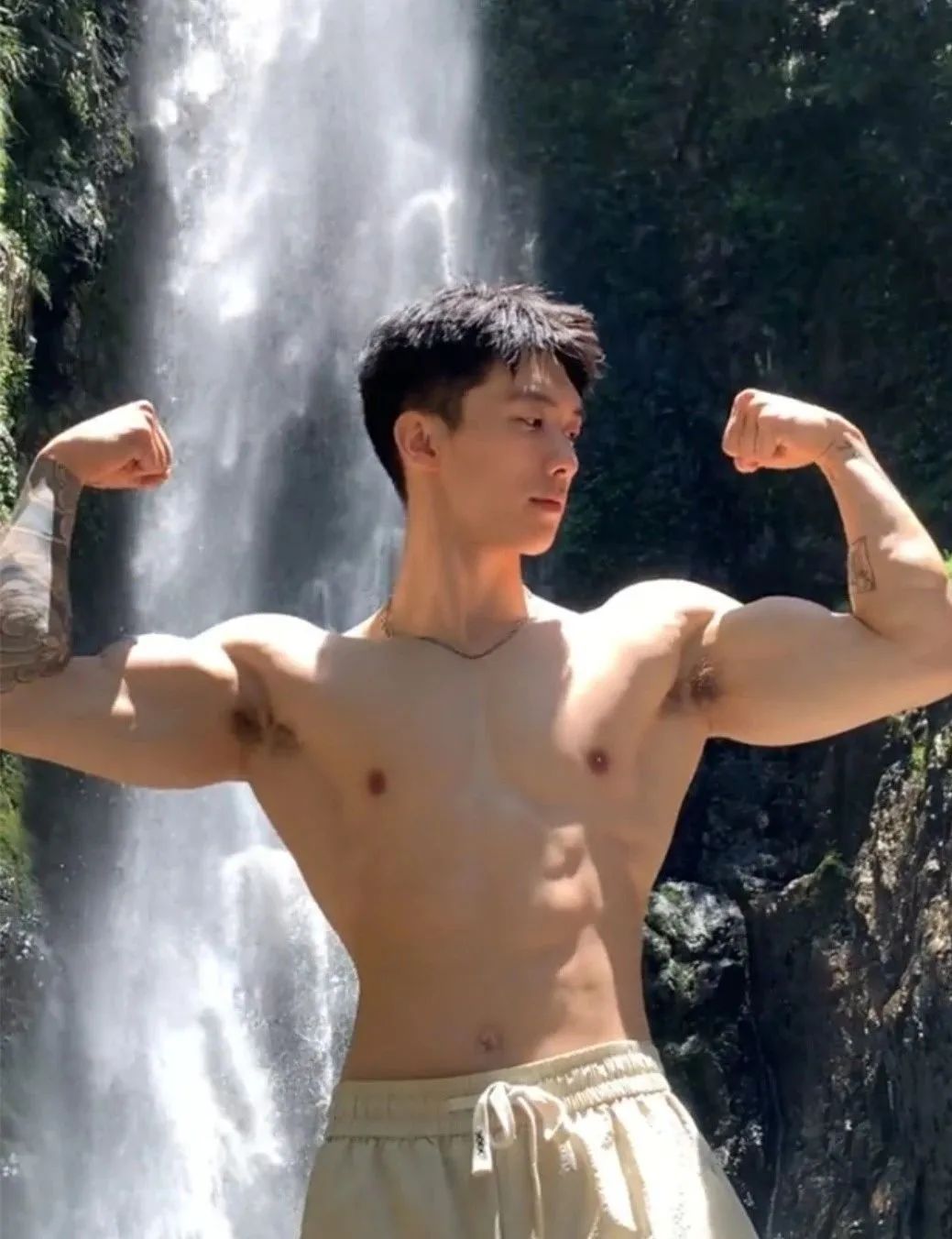肌肉私教男菩萨，182cm 私底下竟然这样