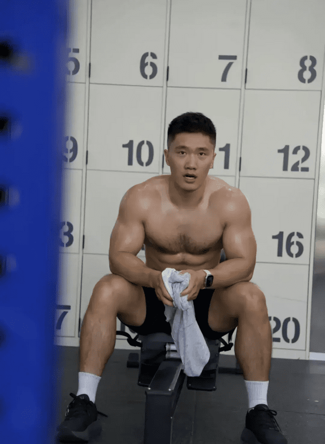 187cm 健身猛男,八块腹肌 + 胸毛性感汉子 187cm 健身猛男,八块腹肌 + 胸毛性感汉子