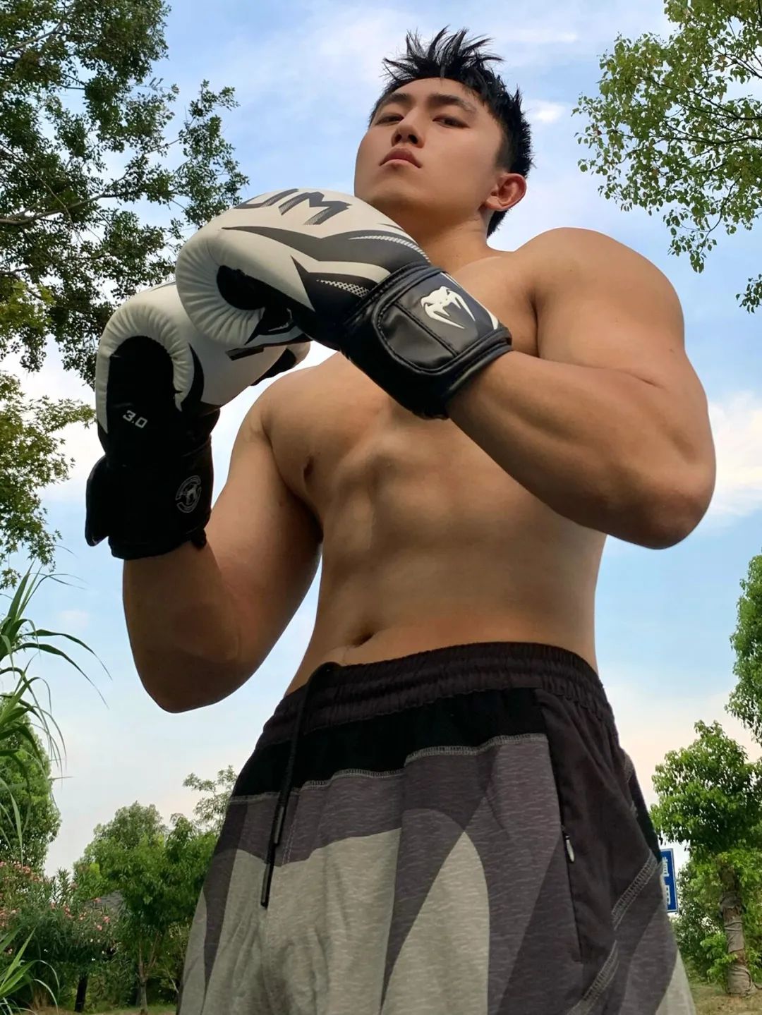 185cm 腹肌篮球大捷豹体育生，热爱酷跑 
