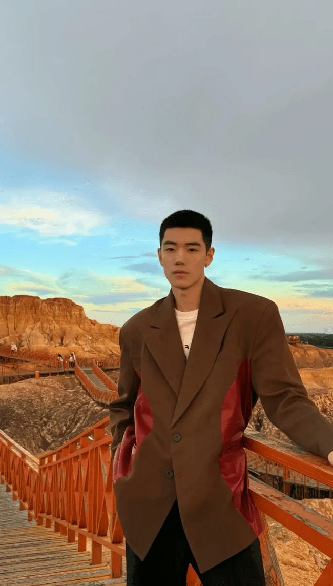 190cm 夕阳下的寸头少年，大长腿荷尔蒙爆棚！