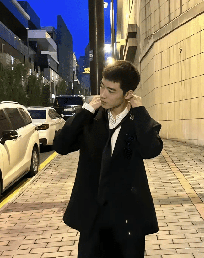 190cm 夕阳下的寸头少年，大长腿荷尔蒙爆棚！