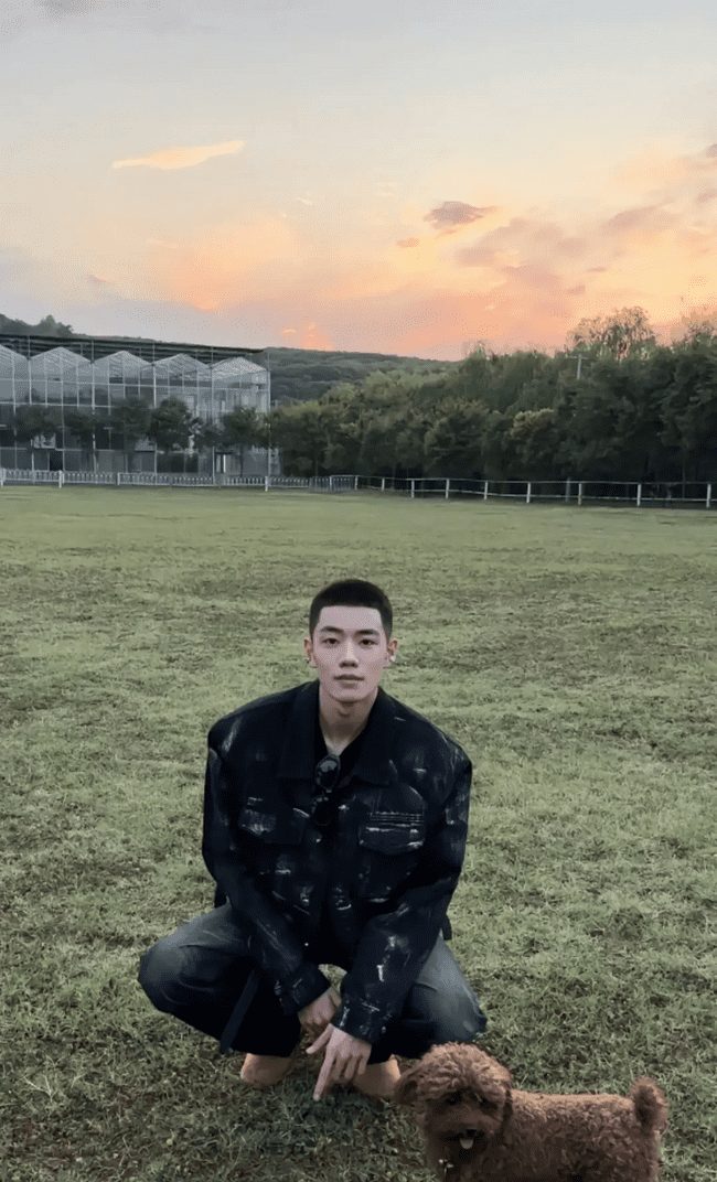 190cm 夕阳下的寸头少年，大长腿荷尔蒙爆棚！