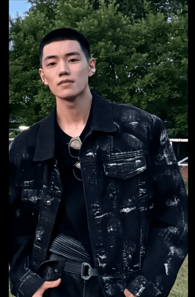 190cm 夕阳下的寸头少年，大长腿荷尔蒙爆棚！