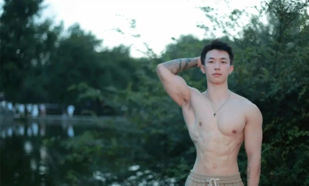 肌肉私教男菩萨，182cm 私底下竟然这样