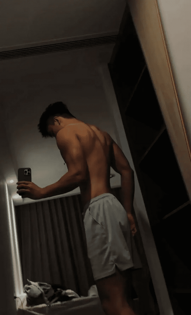 白嫩阳刚帅气篮球体育生，做你老公你会几点回家？