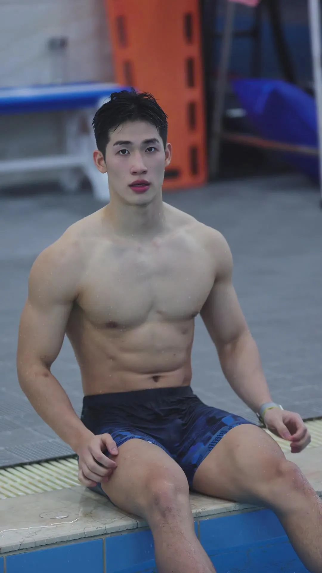  没几个能拒绝这个北体小哥吧！反差感也太大了！