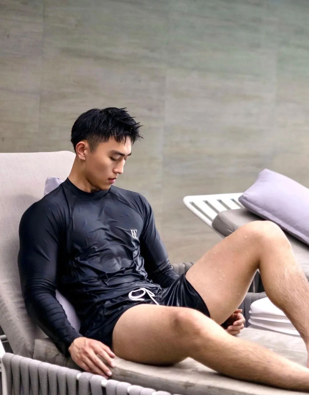 185cm 腹肌篮球大捷豹体育生，热爱酷跑 