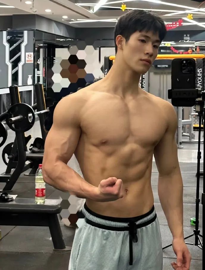  没几个能拒绝这个北体小哥吧！反差感也太大了！