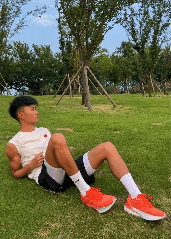  黑皮机车程序员小哥哥，你被折服了吗？