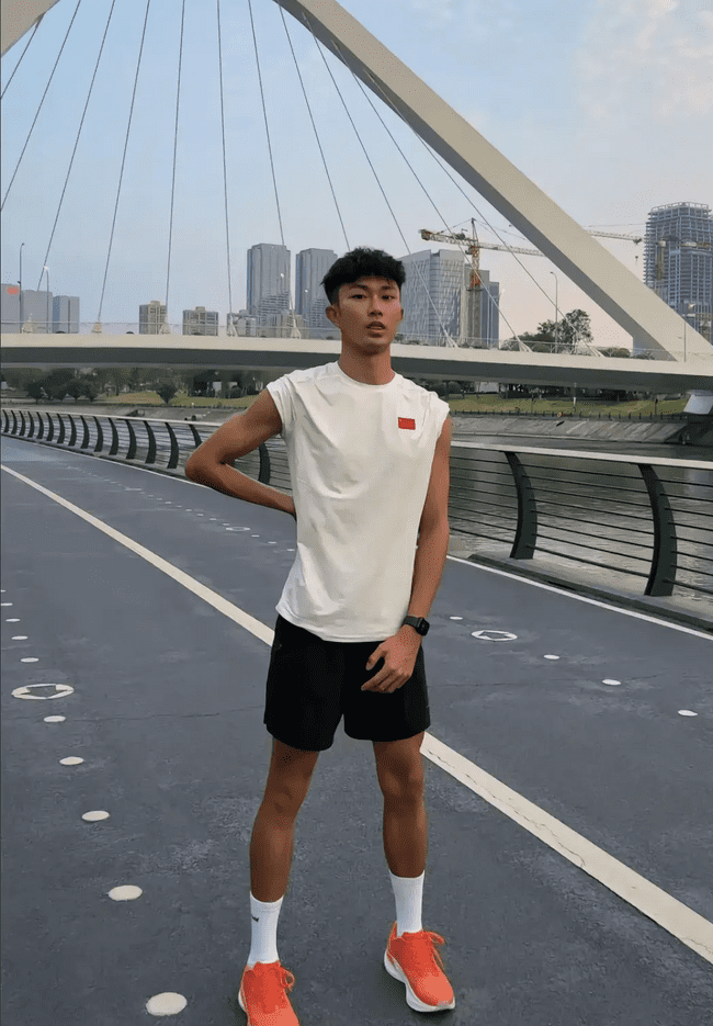  黑皮机车程序员小哥哥，你被折服了吗？
