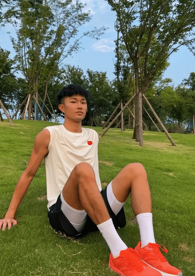  黑皮机车程序员小哥哥，你被折服了吗？
