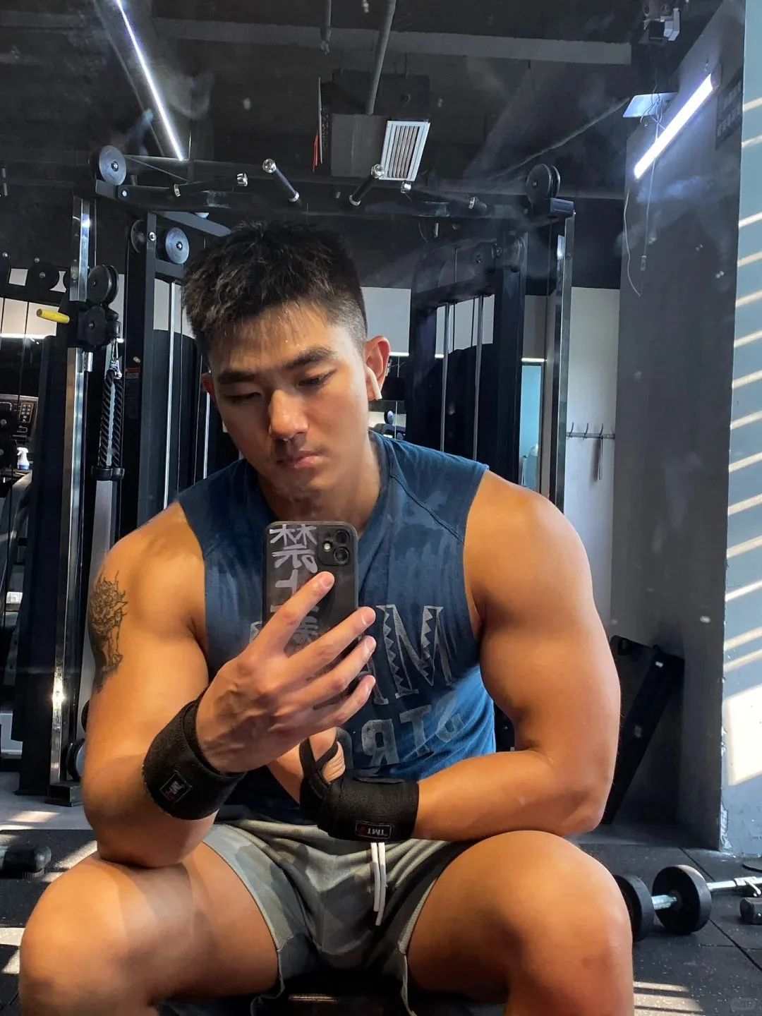 爷们肌肉帅 Boy，粗大手臂实力太顶了