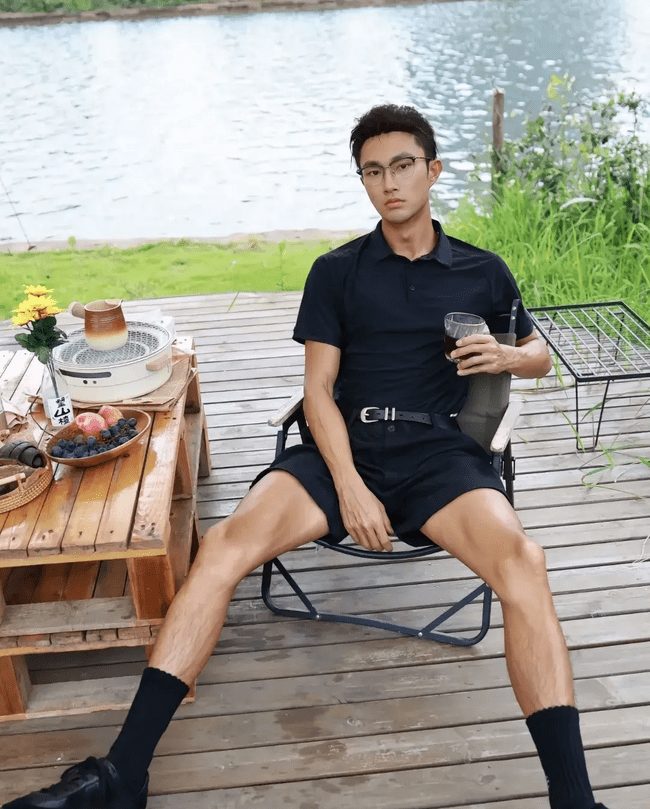  黑皮机车程序员小哥哥，你被折服了吗？