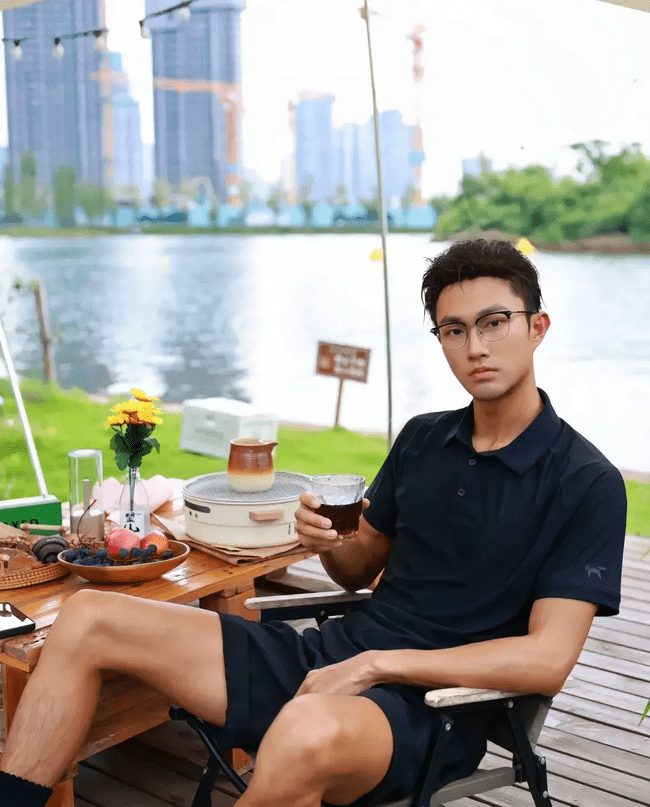  黑皮机车程序员小哥哥，你被折服了吗？