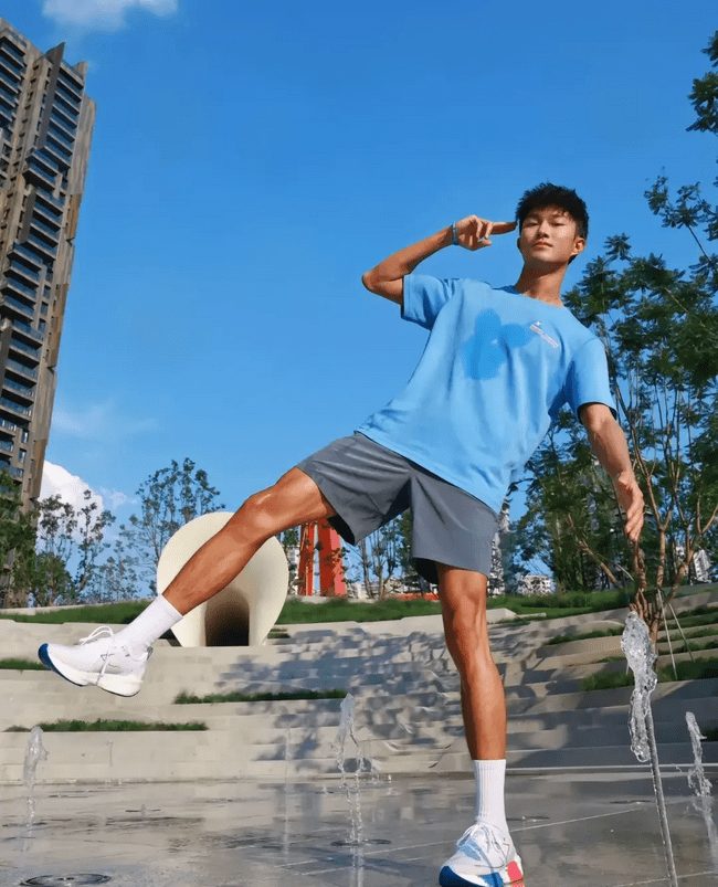  黑皮机车程序员小哥哥，你被折服了吗？