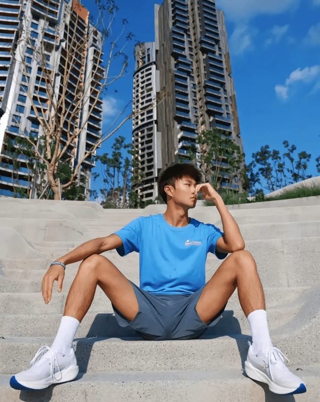  黑皮机车程序员小哥哥，你被折服了吗？