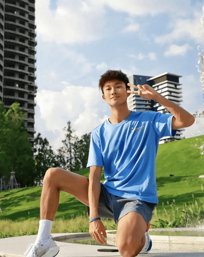  黑皮机车程序员小哥哥，你被折服了吗？