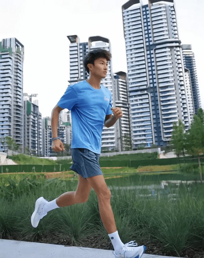  黑皮机车程序员小哥哥，你被折服了吗？